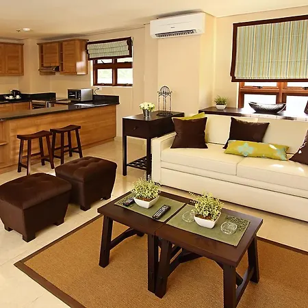 Crosswinds Resort Suites Tagaytay City Exterior photo
