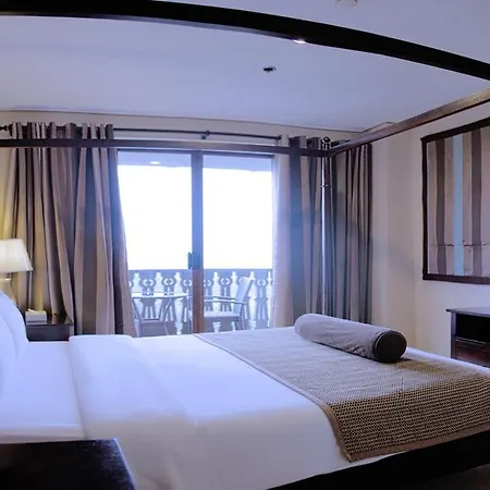 Crosswinds Resort Suites Tagaytay City Exterior photo