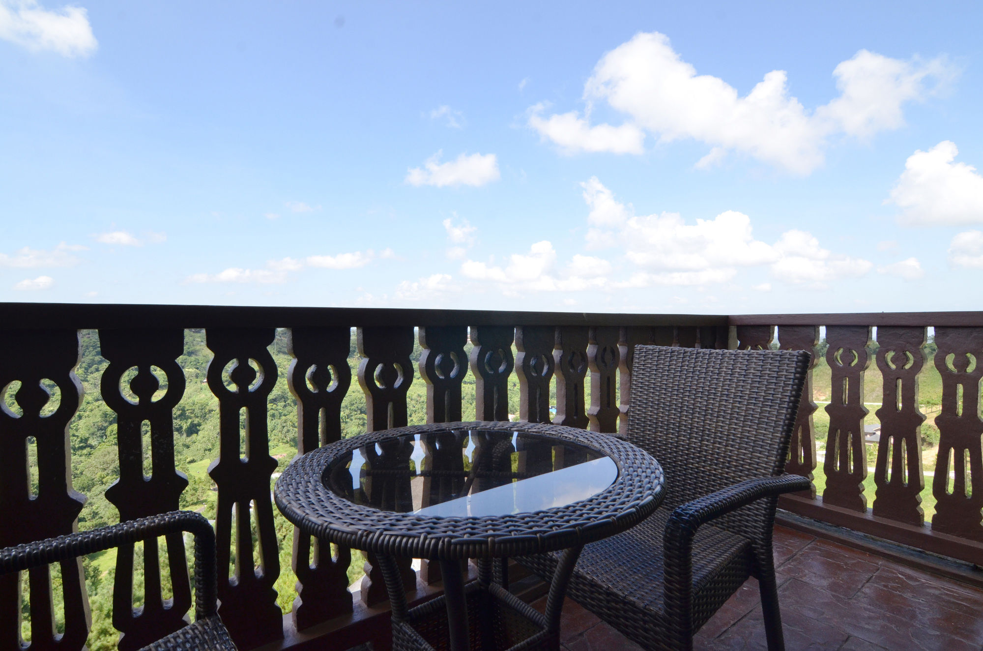 Crosswinds Aparthotel