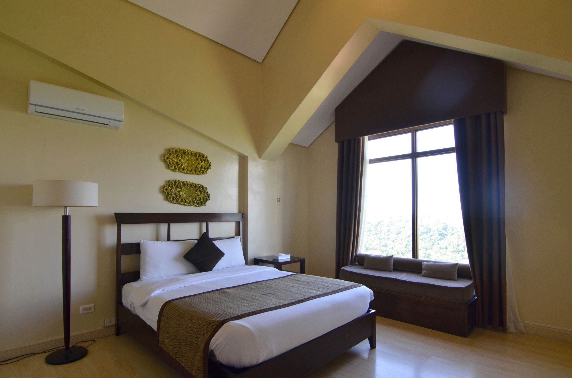 Crosswinds Aparthotel
